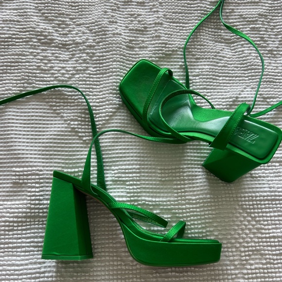Green Square Toe Platform Sandals - Picture 1 of 7